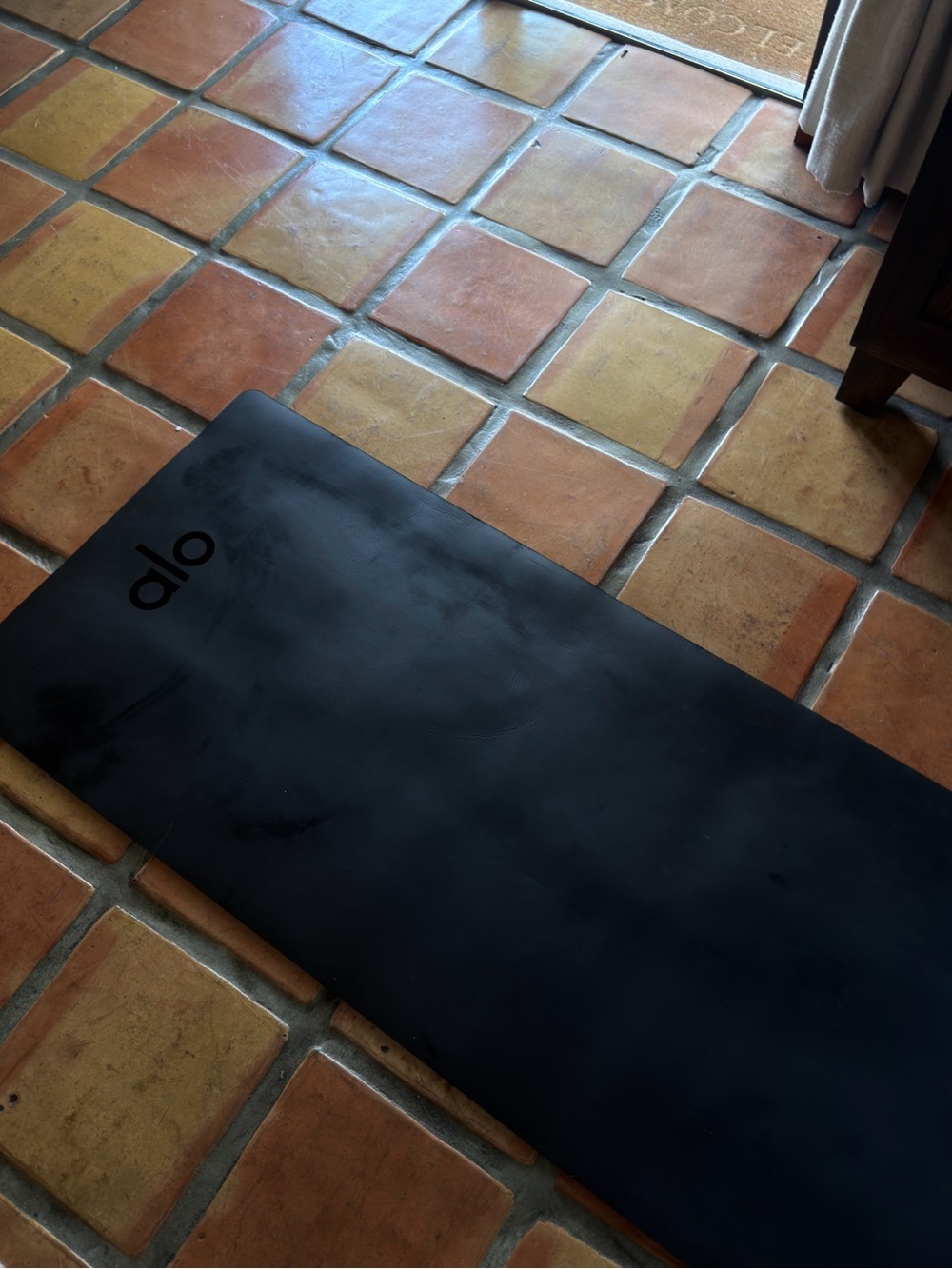 ALO Yoga Black Non-Slip Exercise Mat - Picture 6 of 9